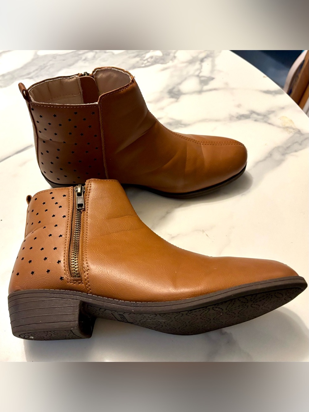 Joe Fresh Tan Ankle Booties with Star Cutouts Size 6